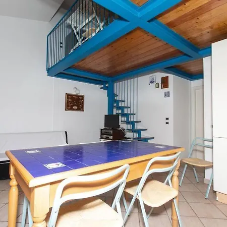 Apartament Trilocale Con Terrazzo A 100 Metri Dal Mare, - M025