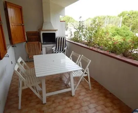 Apartament Trilocale Con Terrazzo A 100 Metri Dal Mare, - M025 *