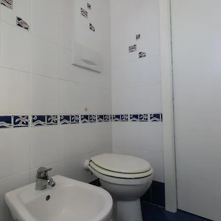 Apartmán Trilocale Con Terrazzo A 100 Metri Dal Mare, - M025 *